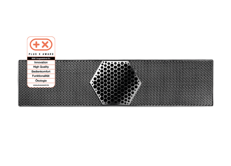 Ein moderner Lautsprecher mit einem einzigartigen Wabendesign, ausgezeichnet mit dem Plus X Award 2023 für Innovation und Qualität.