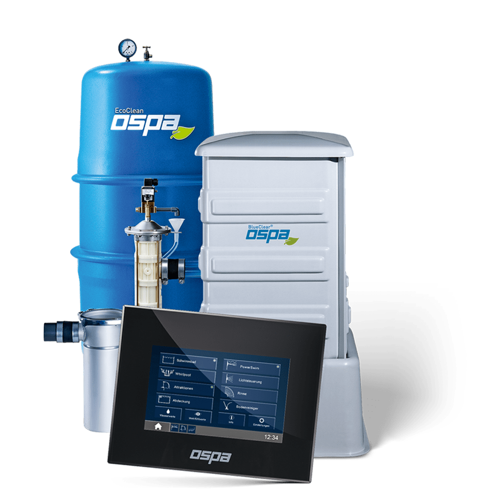 Moderne OSPA-Systemkomponenten zur Wasseraufbereitung, darunter ein blauer Tank, ein Filter und ein Steuerdisplay.