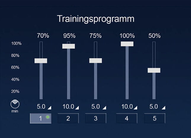 Das Trainingsprogramm zeigt verschiedene Einstellungsregler auf einem Bildschirm für eine Gegenstromanlage.