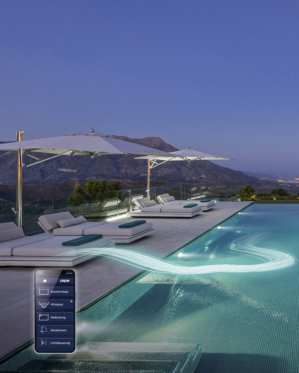 Ein eleganter Pool mit einem Smart-Control-System und modernen Liegen bietet einen atemberaubenden Ausblick auf die Berge.